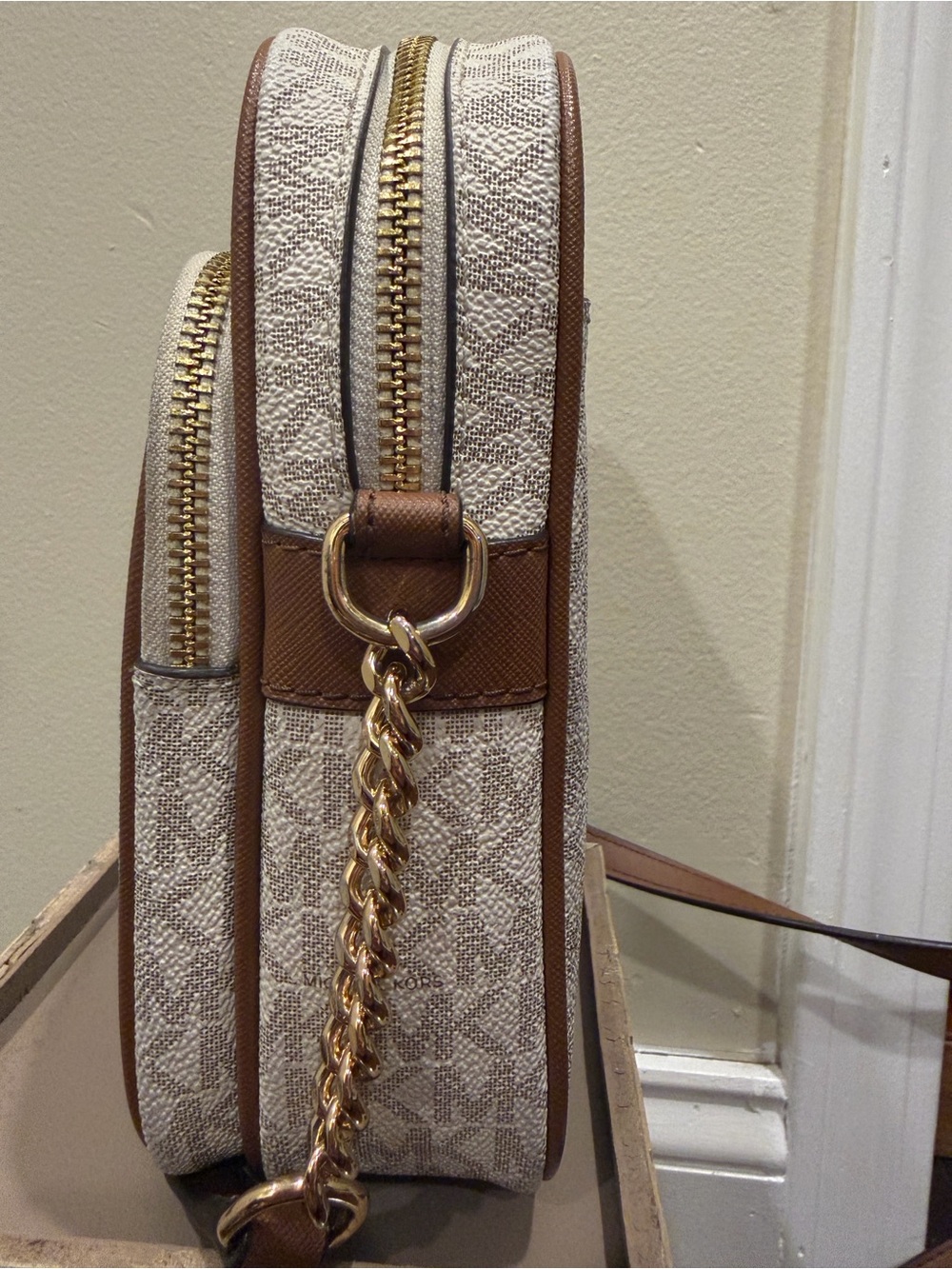 MICHAEL KORS Medium Flight Bag Vanilla Signature Crossbody Chain MK Logo - Picture 9 of 11